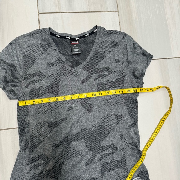 Tapout Shirt Womens Medium Gray Camo Short Sleeve V-Neck Official Merch WWE - Picture 4 of 6